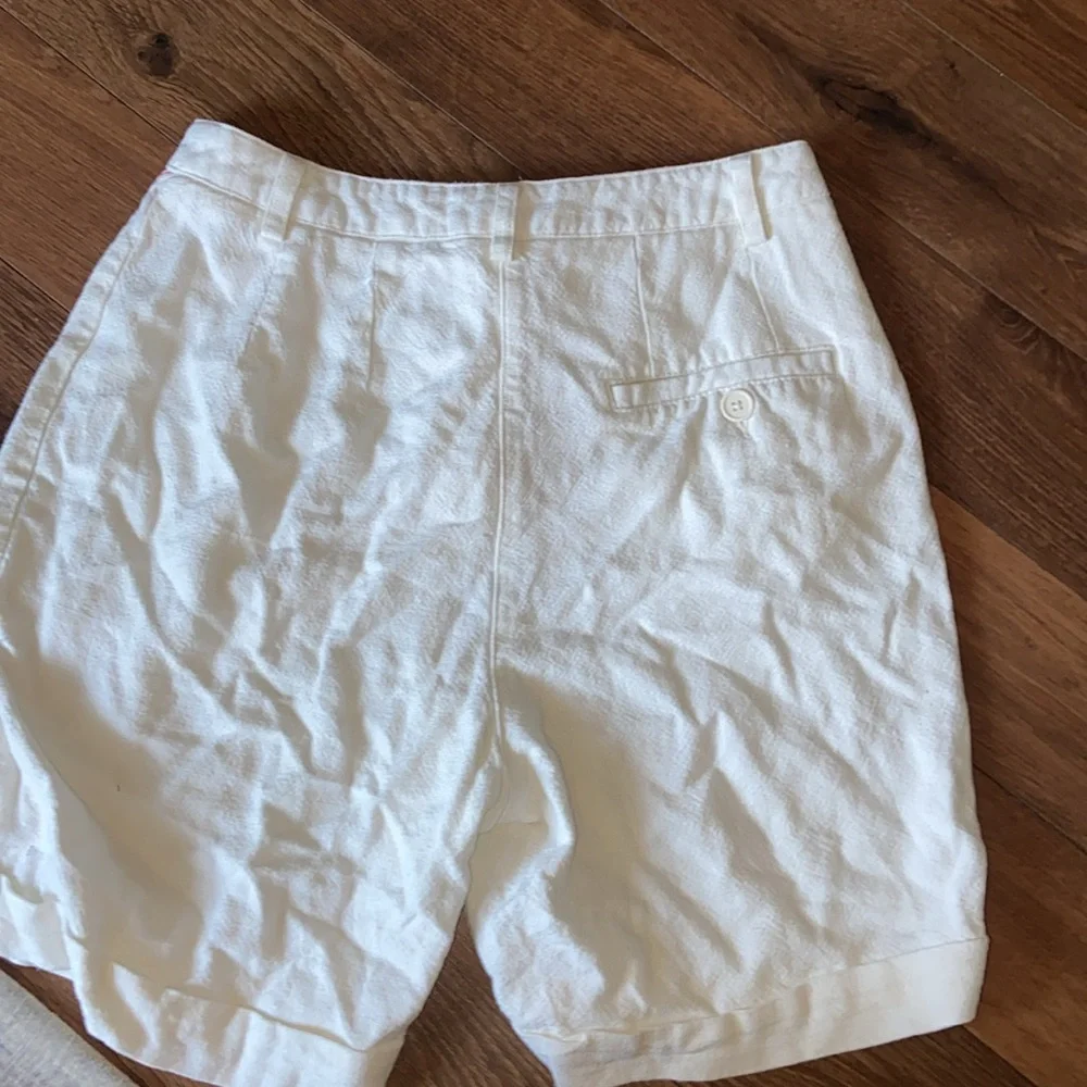 Brandy Melville White Shorts - Picture 7 of 8
